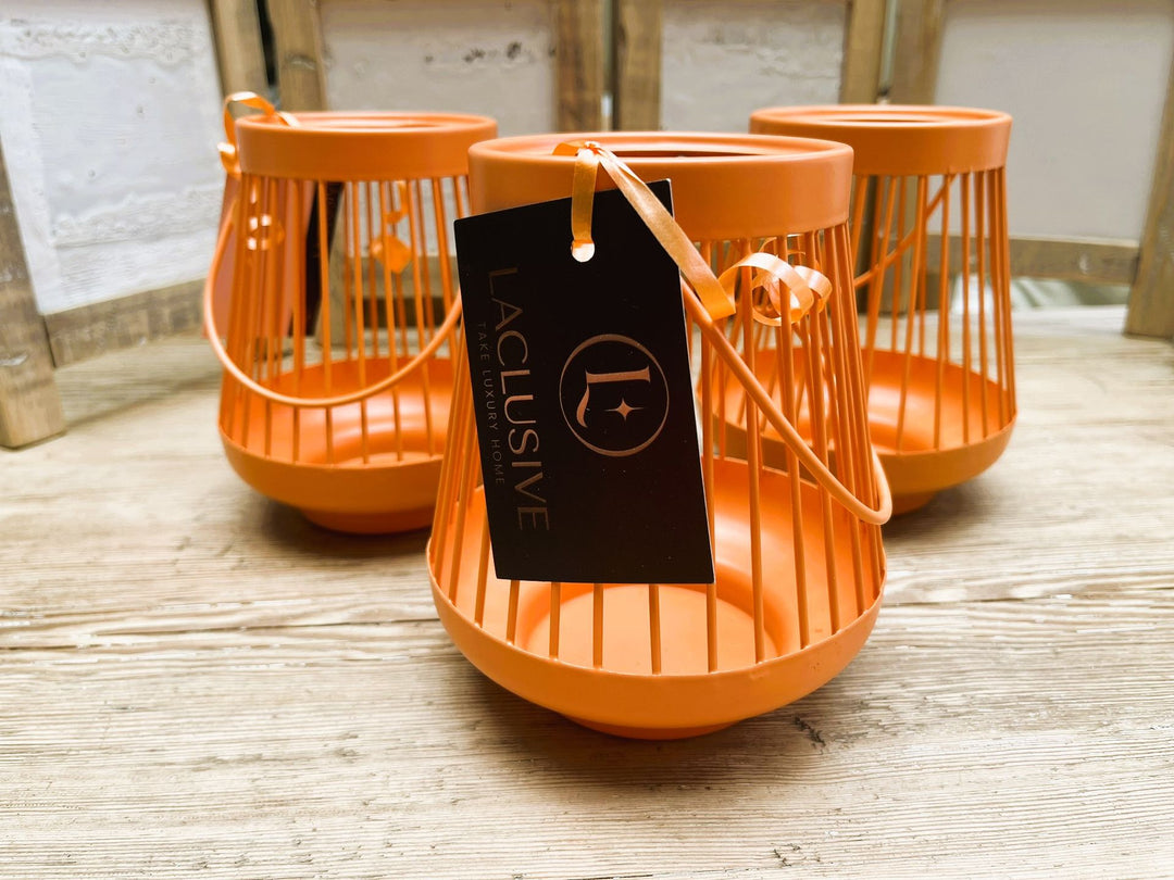 Orangefarbener Kerzenhalter