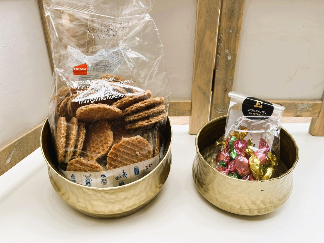 Goudkleurige metalen pot groot
