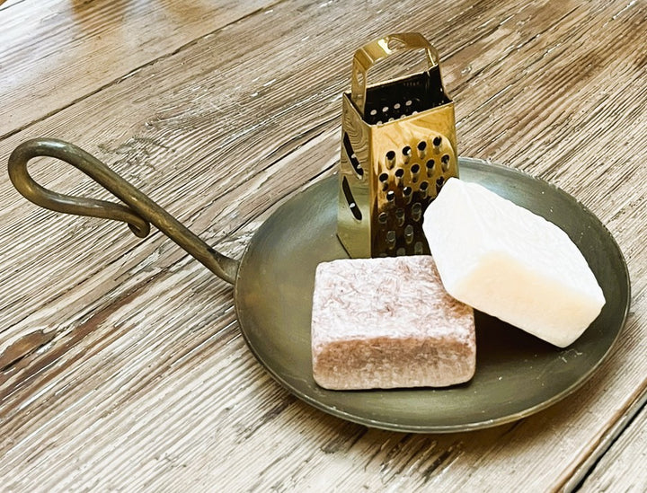 Geschenkset aus Bernsteinwürfel mit Schüssel und Reibe