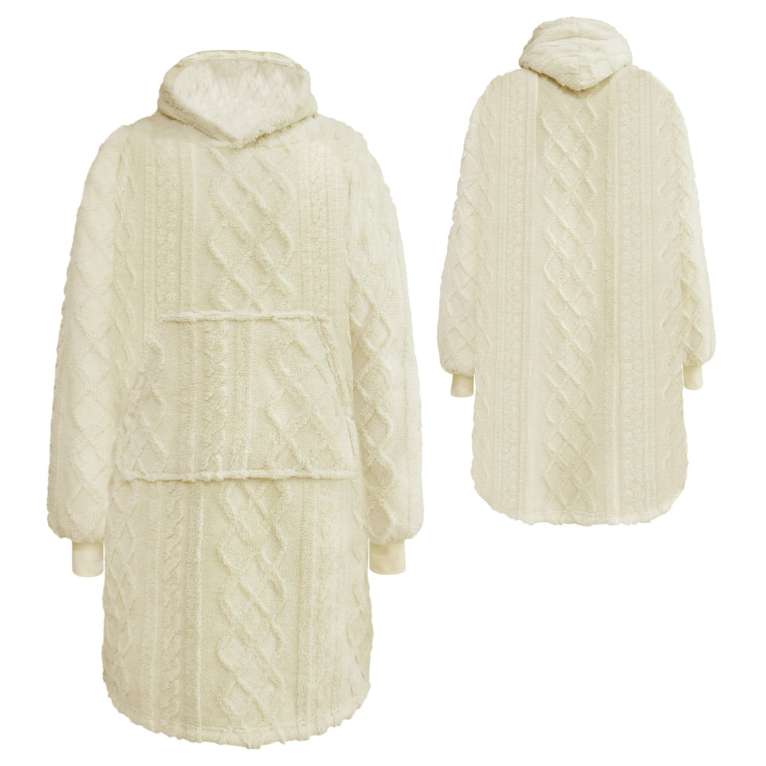 Übergroßer Hoodie und Decke in einem; Extra großer Zopfpullover 70 x 110 cm ECRU.
 Jetzt mit KOSTENLOSEN Haussocken