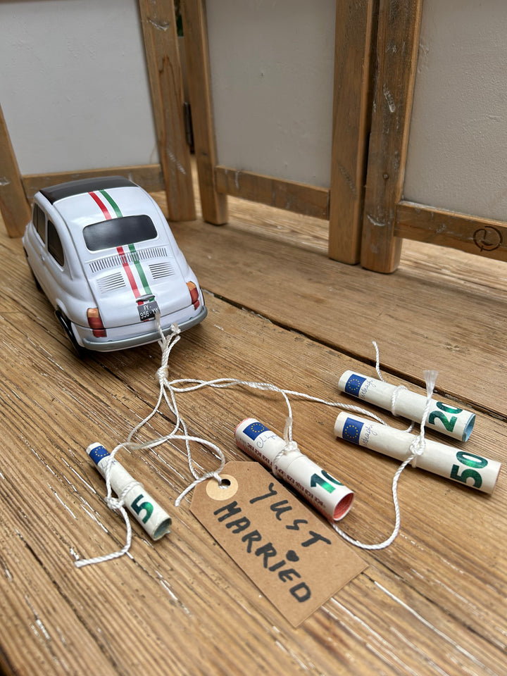 Großer goldfarbener Metalltopf