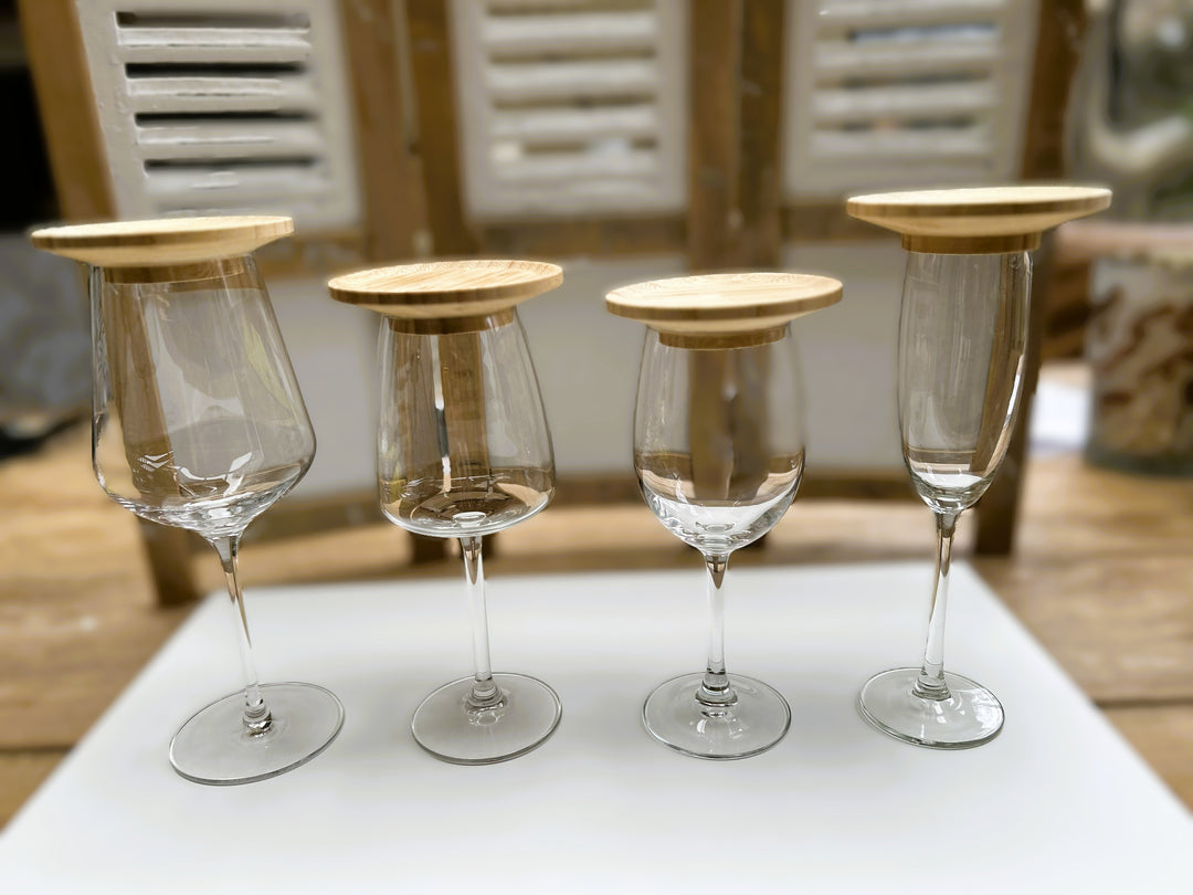 Großer goldfarbener Metalltopf