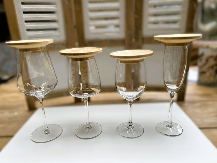 Großer goldfarbener Metalltopf