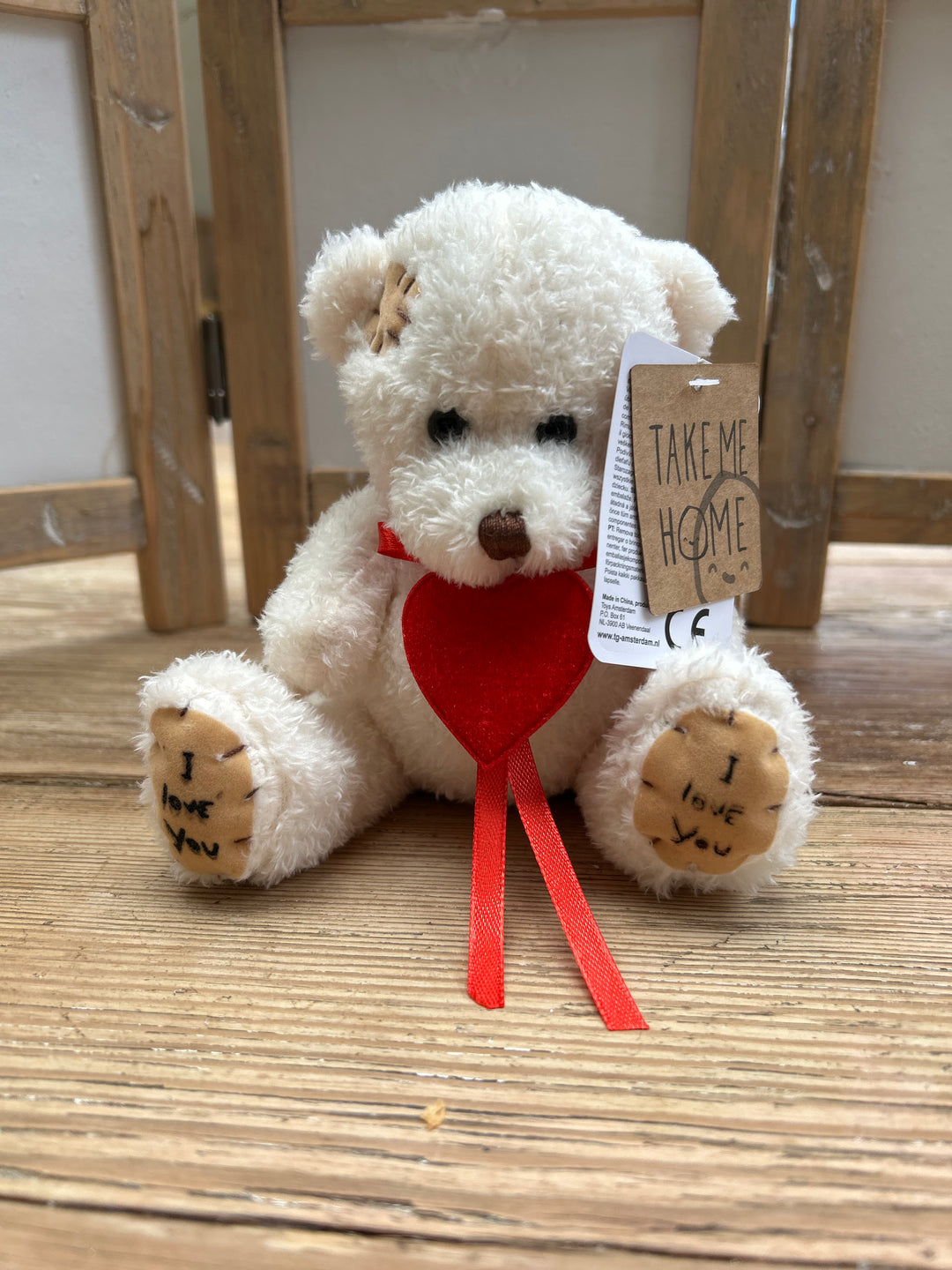 Sitzender Elch mit Umschlag