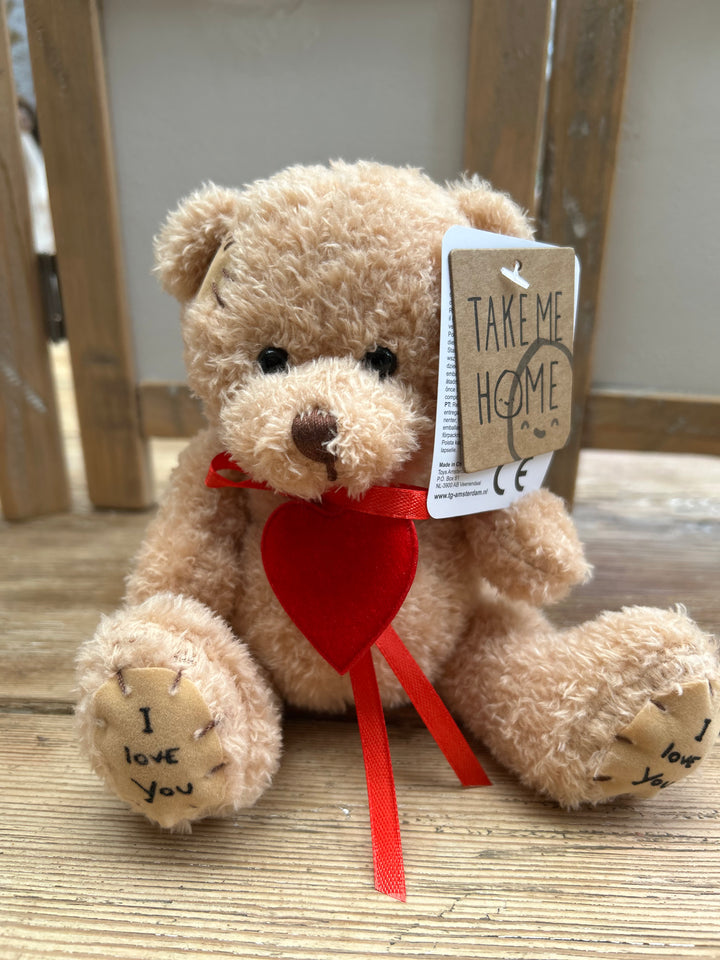 Sitzender Elch mit Umschlag