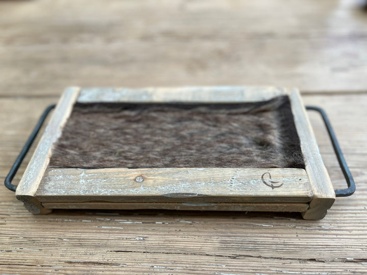 Vintage houten  tray met (verwijderbaar) nepbont