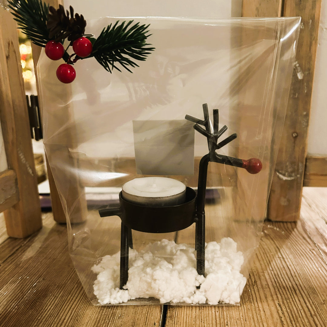 Elch aus Holz mit Umschlag