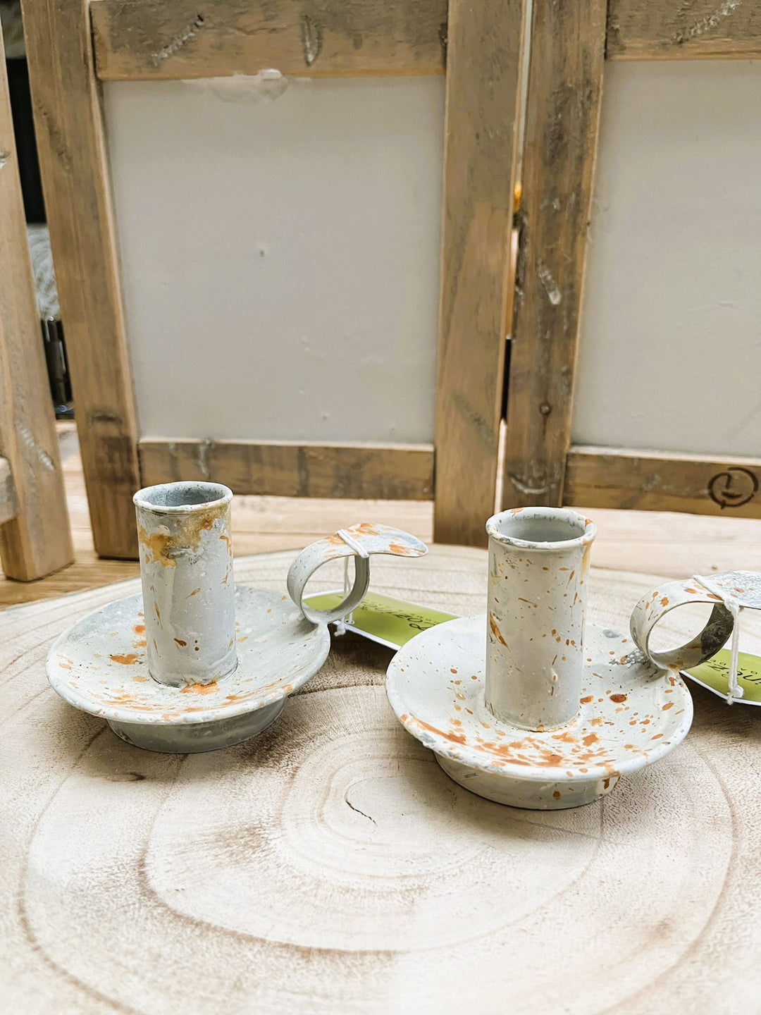 Set vintage metalen kandelaars met greepje (incl kaarsen)